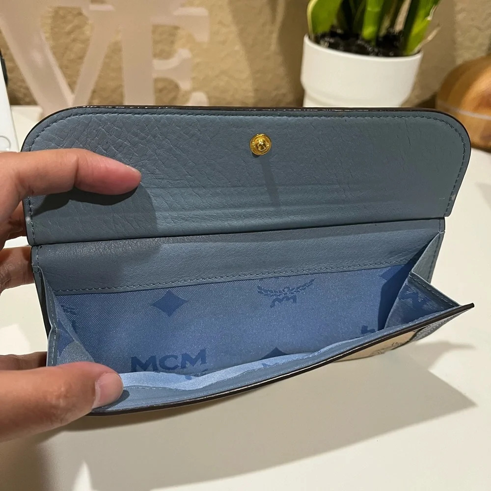 MCM Long Bifold Wallet - Picture 8 of 16
